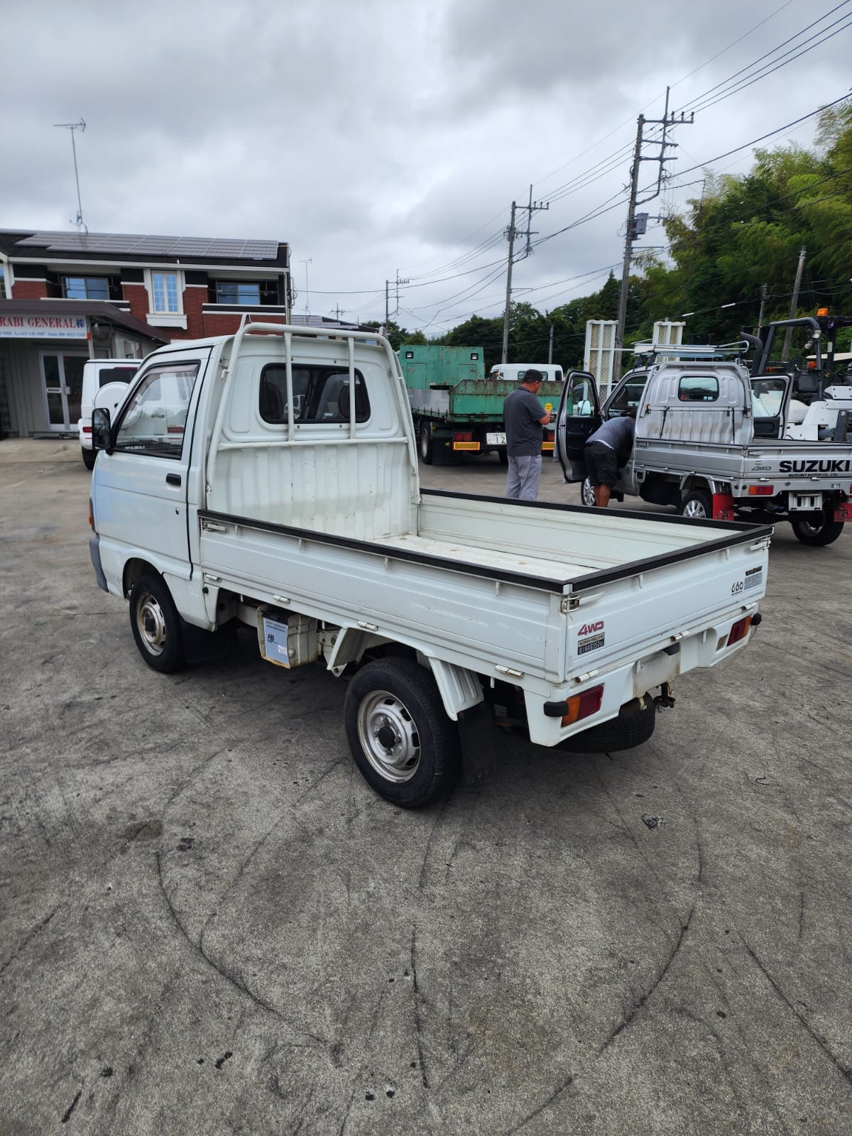 White 1992 Daihatsu Hijet 4x4 kei truck, photo 3 of 15