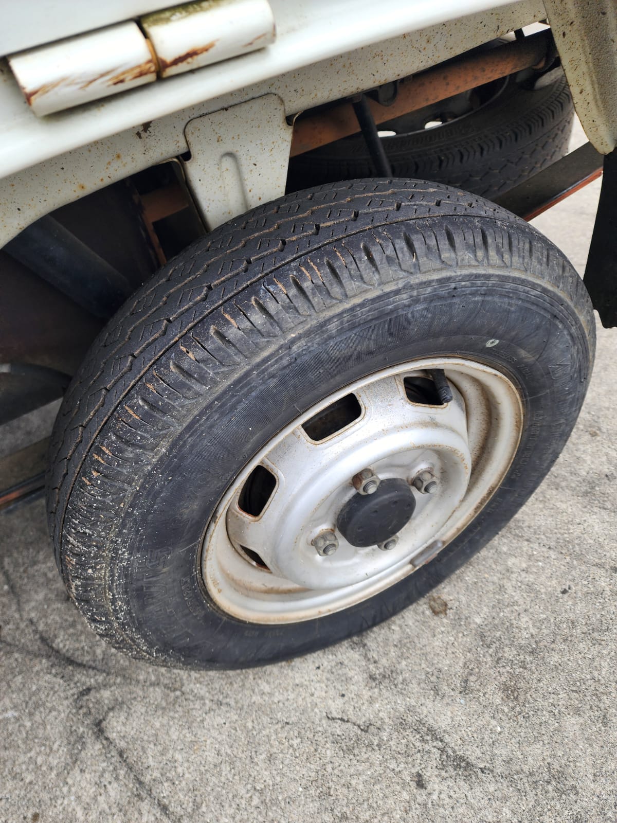 White 1992 Daihatsu Hijet 4x4 kei truck, photo 8 of 15