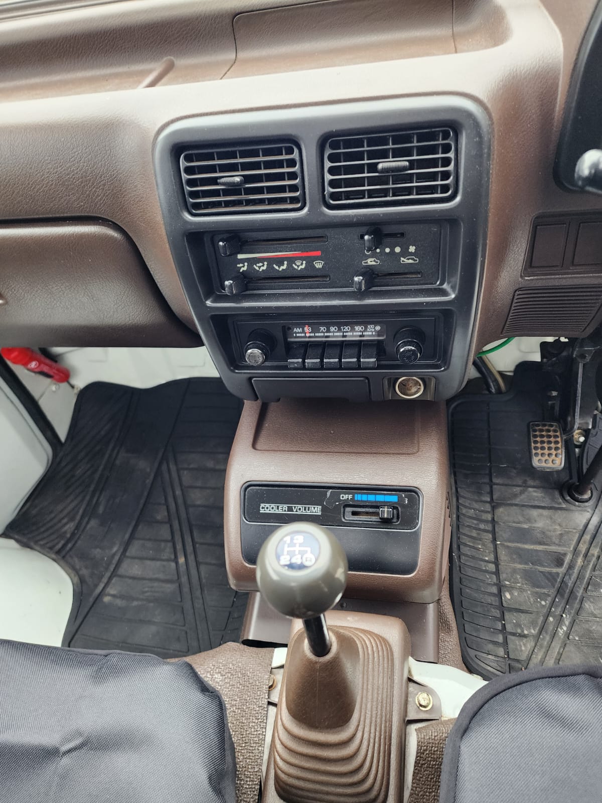 White 1992 Daihatsu Hijet 4x4 kei truck, photo 14 of 15