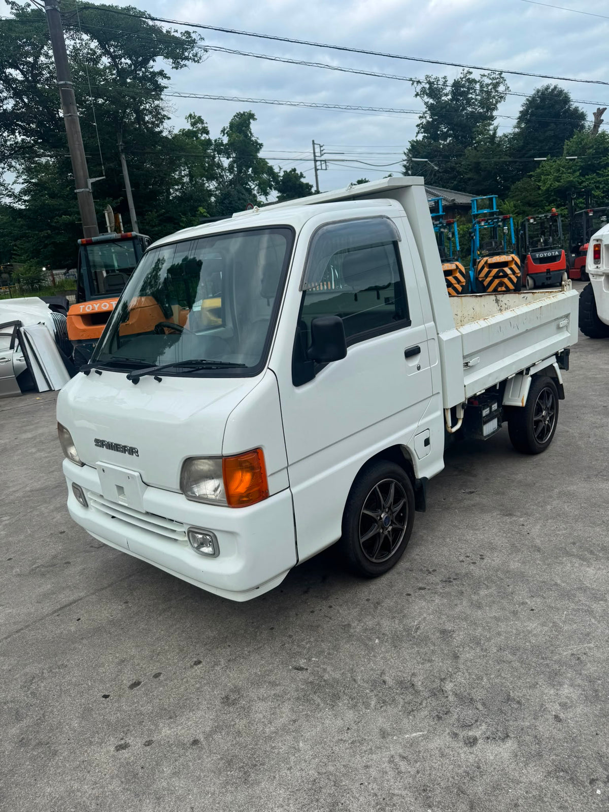 White 2000 Subaru Sambar Dump Truck 4x4 kei truck, photo 1 of 10