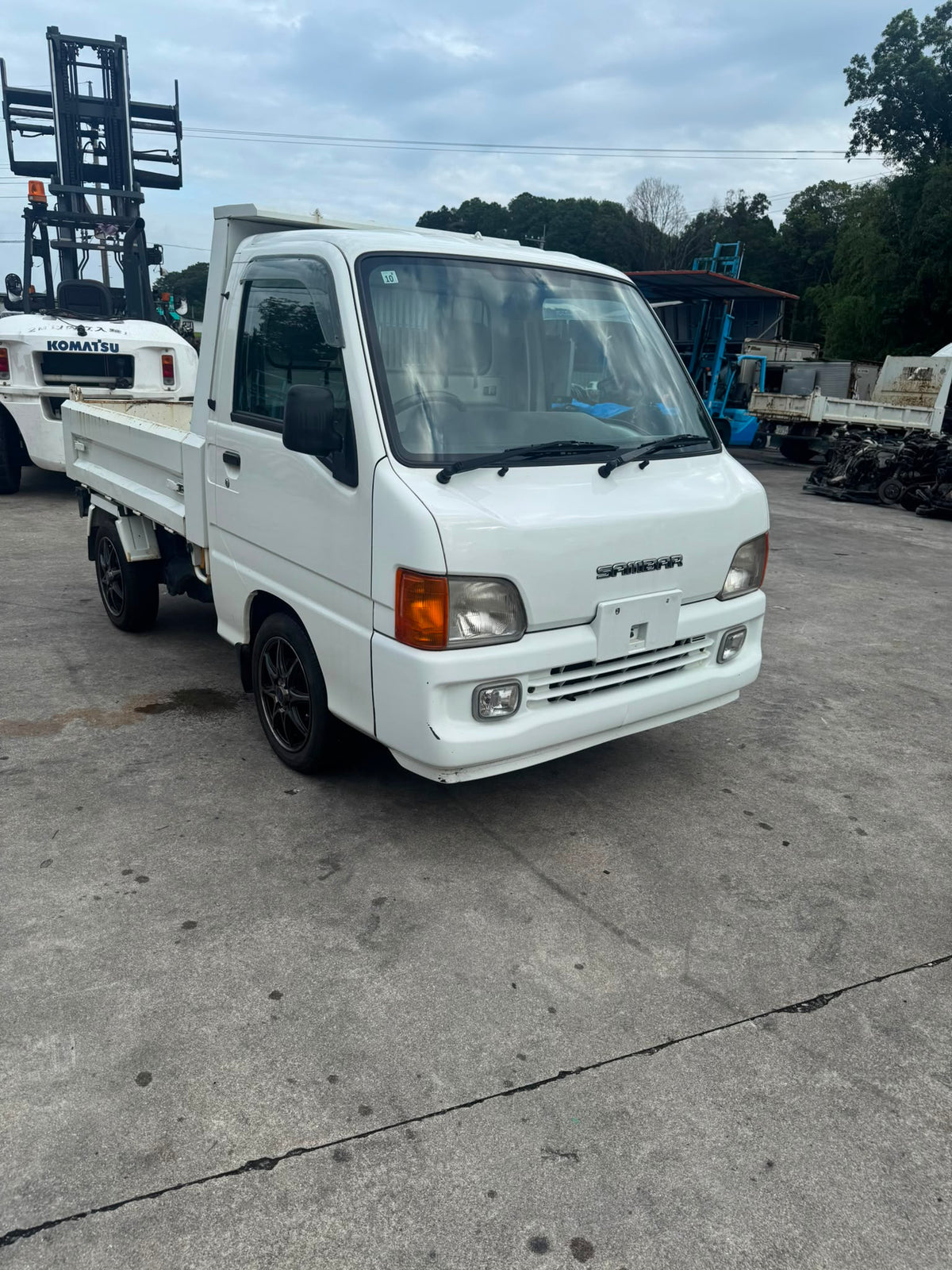 White 2000 Subaru Sambar Dump Truck 4x4 kei truck, photo 2 of 10