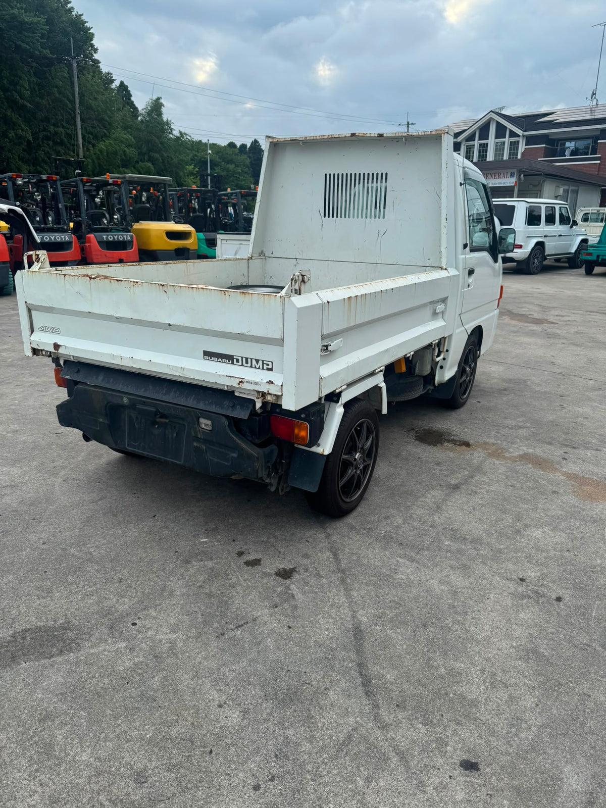 White 2000 Subaru Sambar Dump Truck 4x4 kei truck, photo 3 of 10