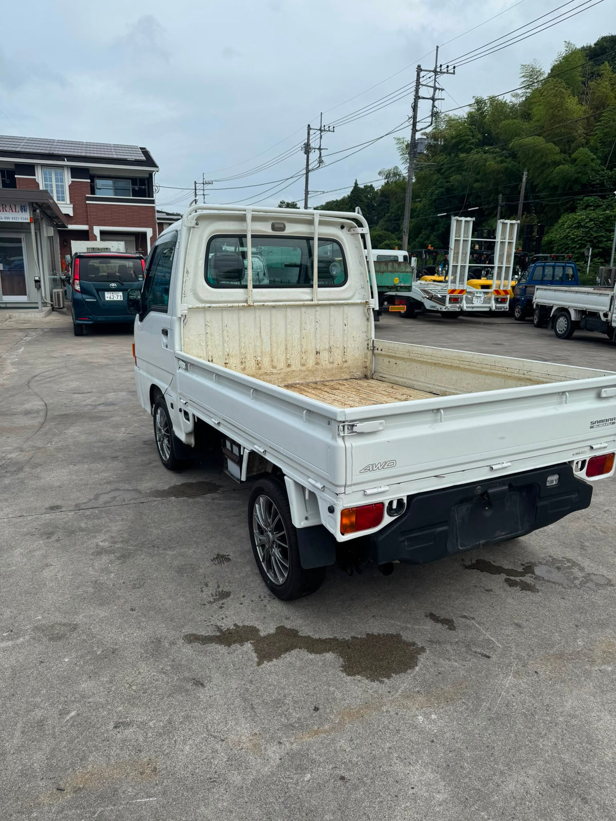 White 2001 Subaru Sambar 4x4 kei truck, photo 6 of 15