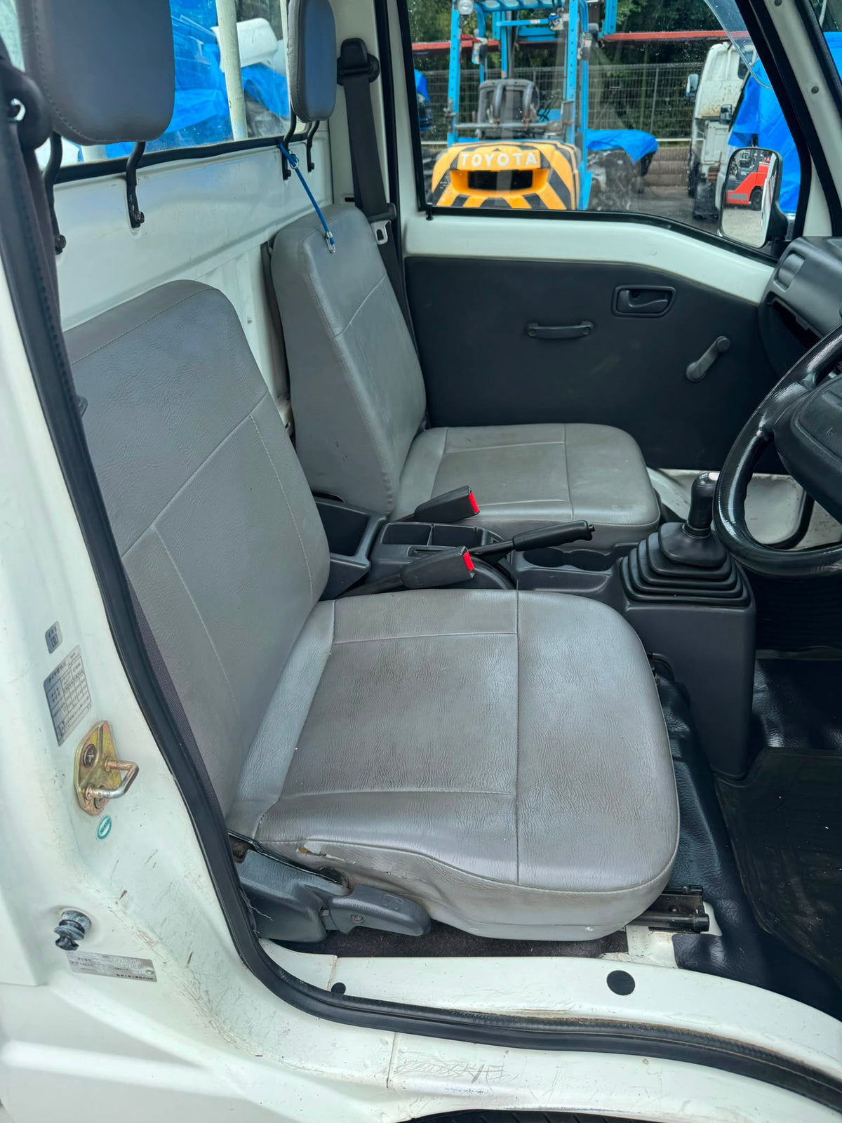 White 2001 Subaru Sambar 4x4 kei truck, photo 11 of 15