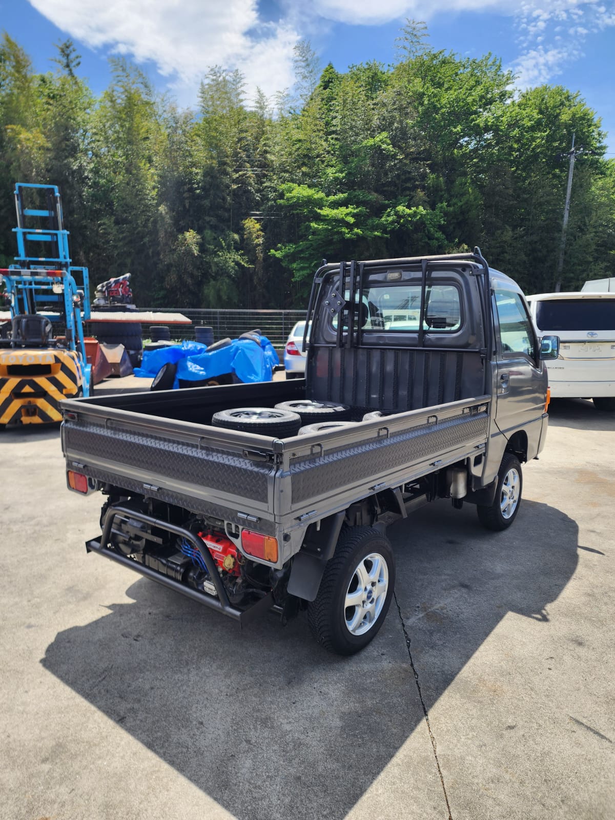 Gray 2001 Subaru Sambar 4x4 kei truck, photo 4 of 15