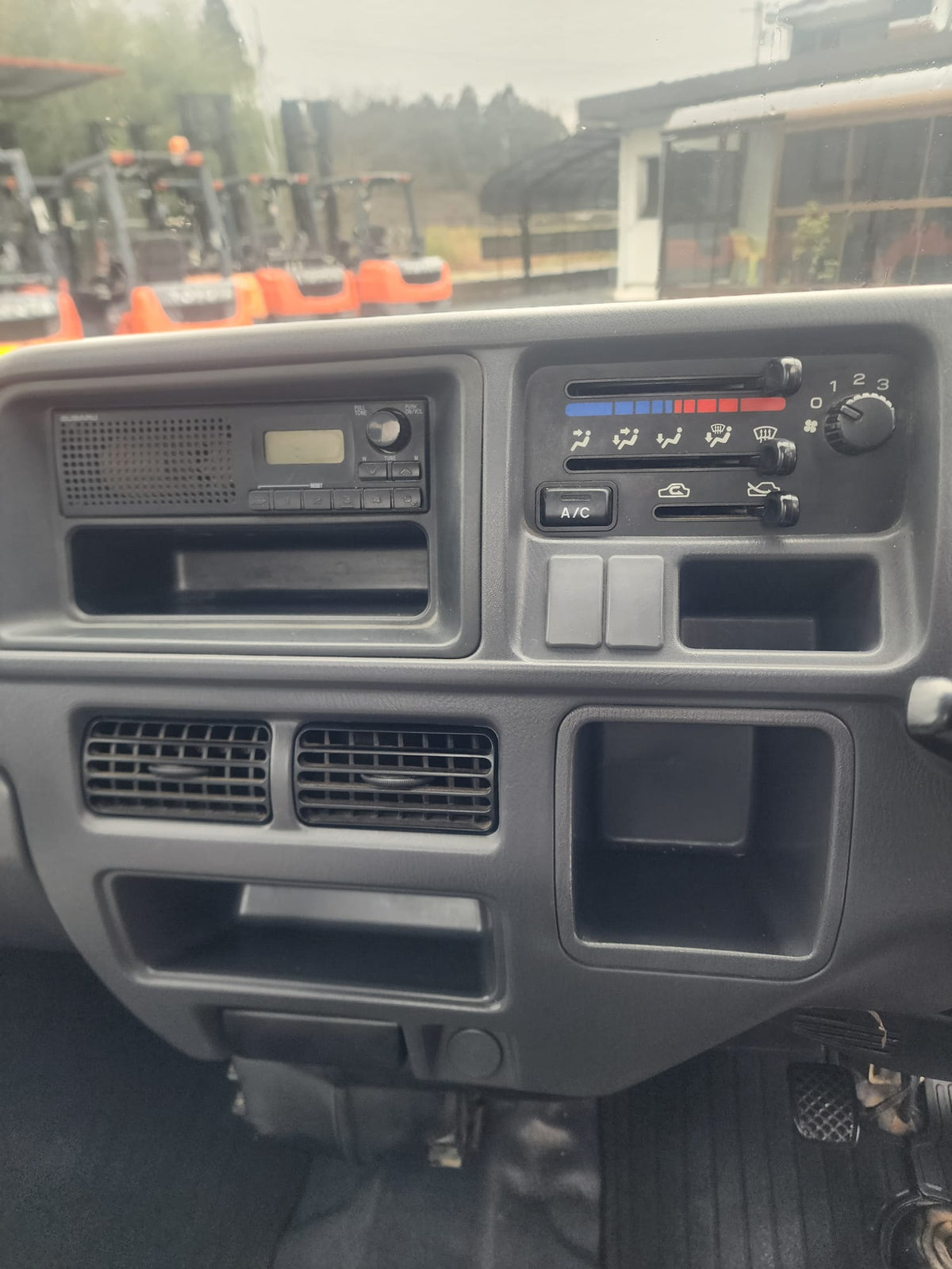 White 2001 Subaru Sambar 4x4 kei truck, photo 11 of 16