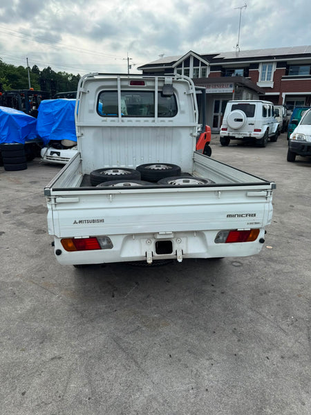 White 2000 Mitsubishi Minicab 4x4 kei truck, photo 2 of 14