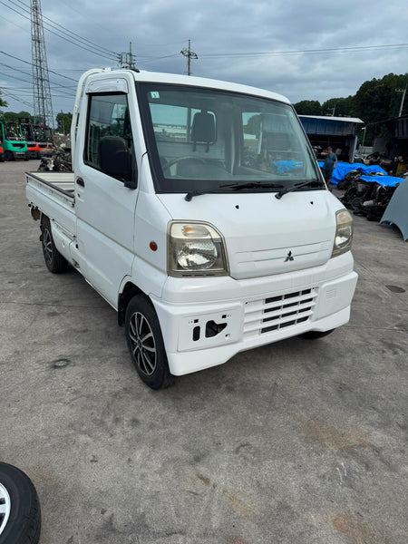 White 2000 Mitsubishi Minicab 4x4 kei truck, photo 4 of 14