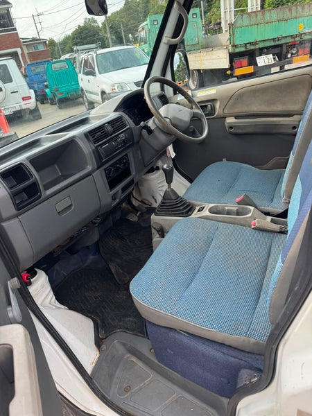 White 2000 Mitsubishi Minicab 4x4 kei truck, photo 9 of 14