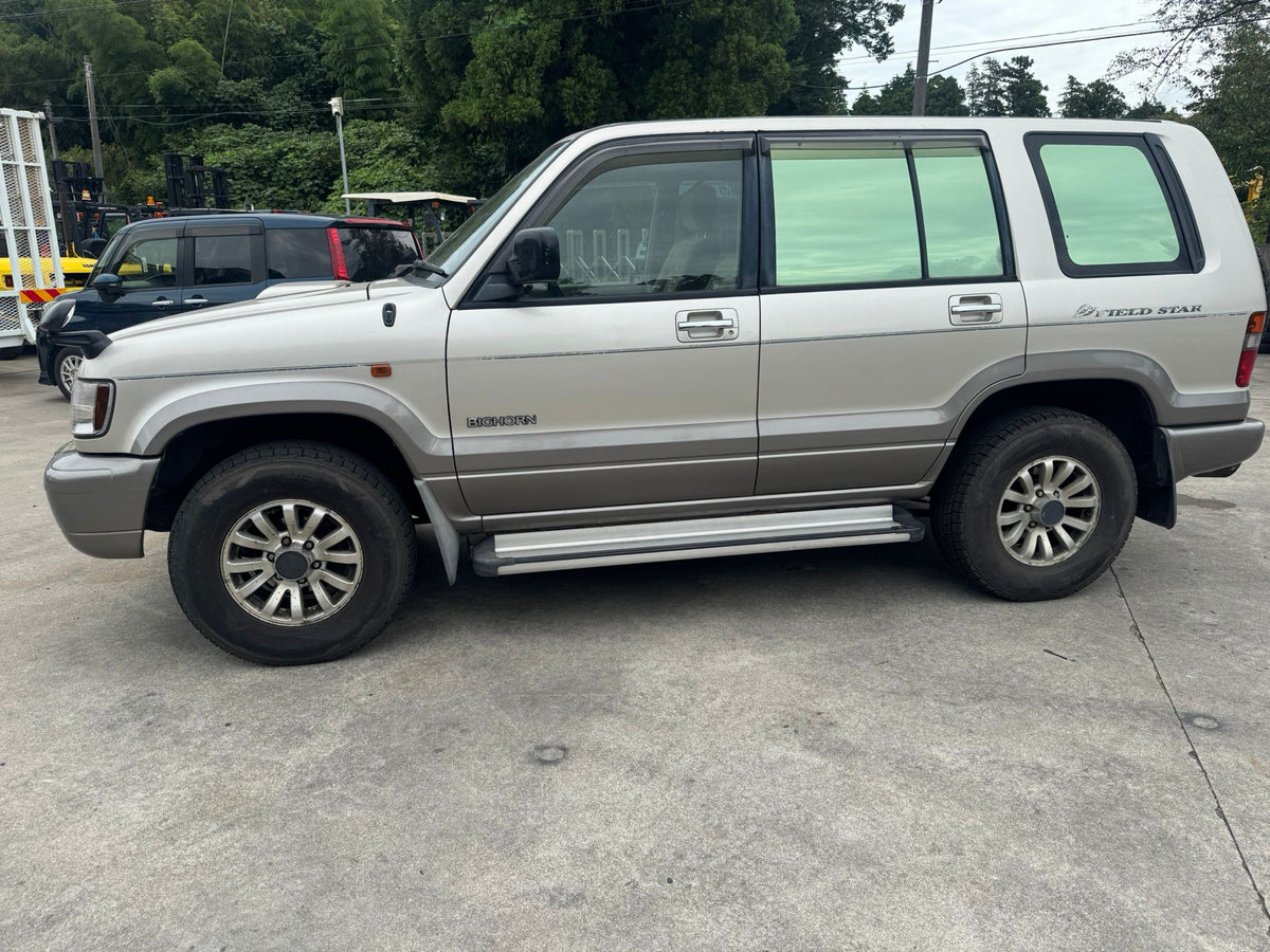 Beige 2001 Isuzu Bighorn Diesel 4WD SUV, photo 4 of 19