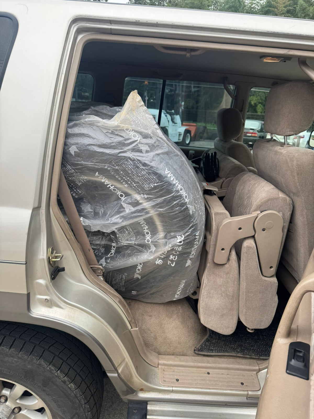 Beige 2001 Isuzu Bighorn Diesel 4WD SUV, photo 12 of 19