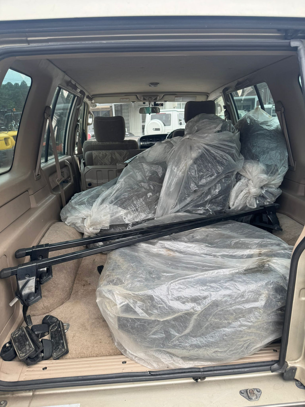 Beige 2001 Isuzu Bighorn Diesel 4WD SUV, photo 13 of 19
