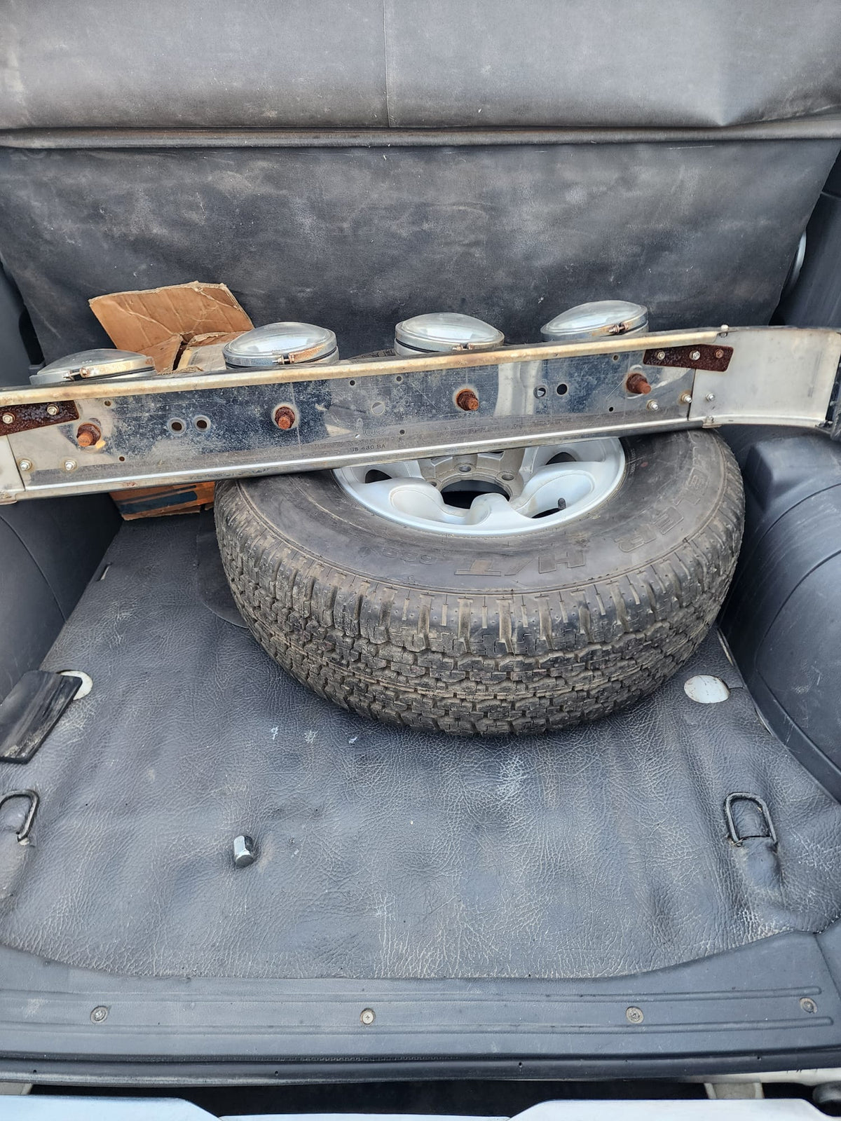 White and silver 1996 Mitsubishi Pajero Canvas Top 4WD SUV, photo 13 of 24