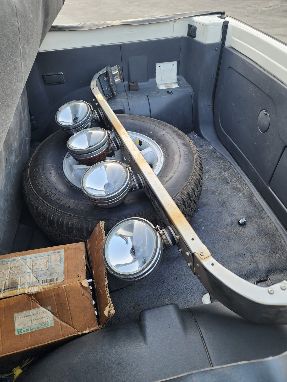White and silver 1996 Mitsubishi Pajero Canvas Top 4WD SUV, photo 14 of 24