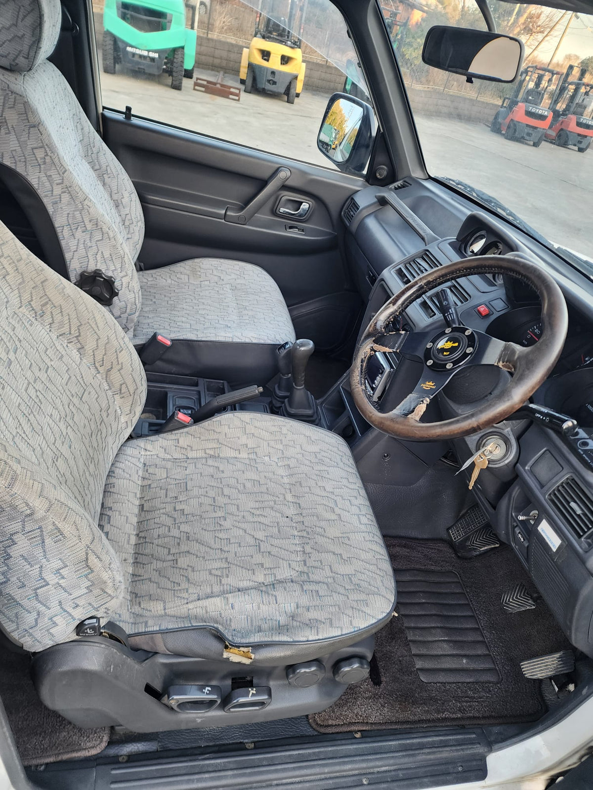 White and silver 1996 Mitsubishi Pajero Canvas Top 4WD SUV, photo 15 of 24