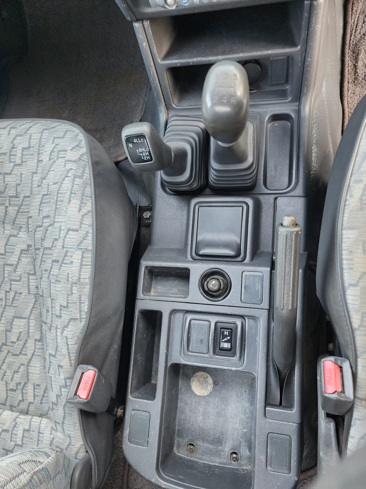 White and silver 1996 Mitsubishi Pajero Canvas Top 4WD SUV, photo 19 of 24