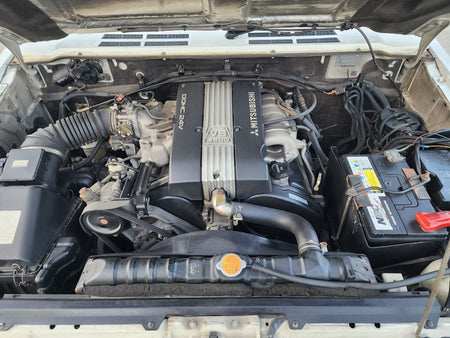 White and silver 1996 Mitsubishi Pajero Canvas Top 4WD SUV, photo 22 of 24