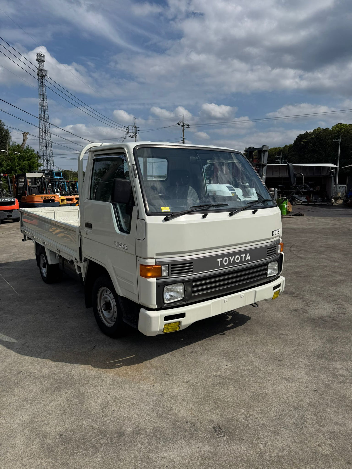 White 1993 Toyota HiAce Truck 4x2, photo 1 of 15