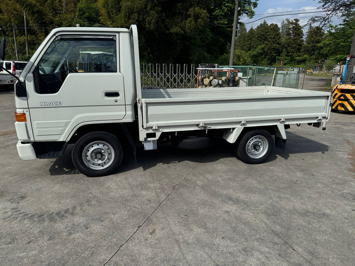 White 1993 Toyota HiAce Truck 4x2, photo 3 of 15
