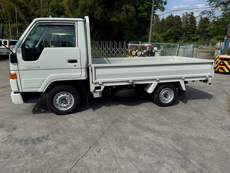 White 1993 Toyota HiAce Truck 4x2, photo 3 of 15