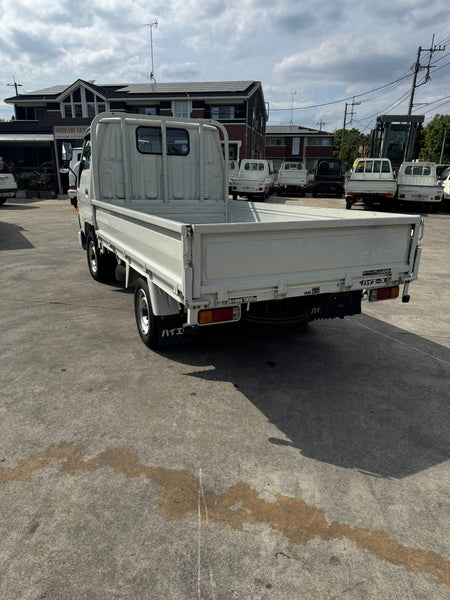 White 1993 Toyota HiAce Truck 4x2, photo 4 of 15