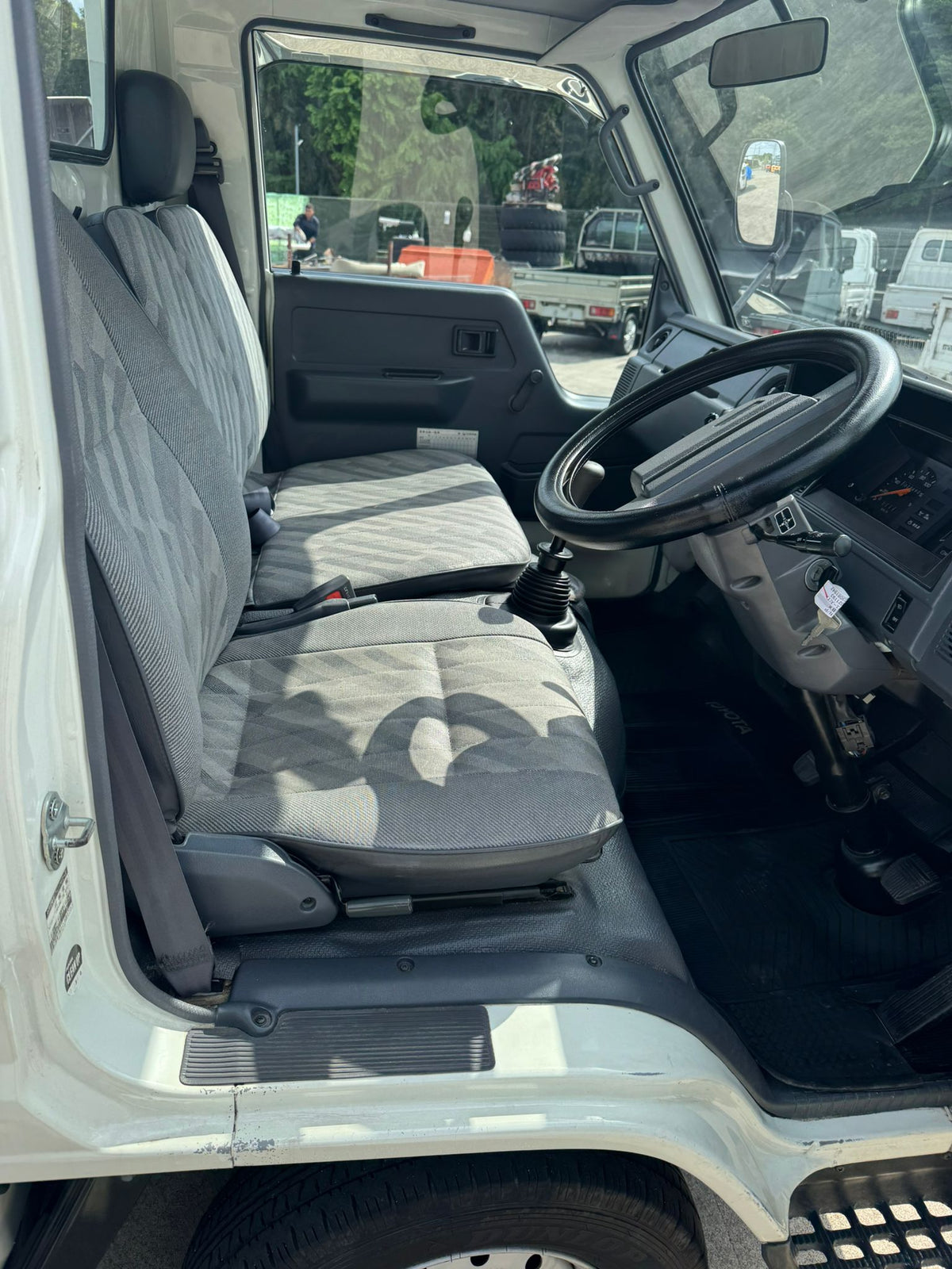 White 1993 Toyota HiAce Truck 4x2, photo 8 of 15