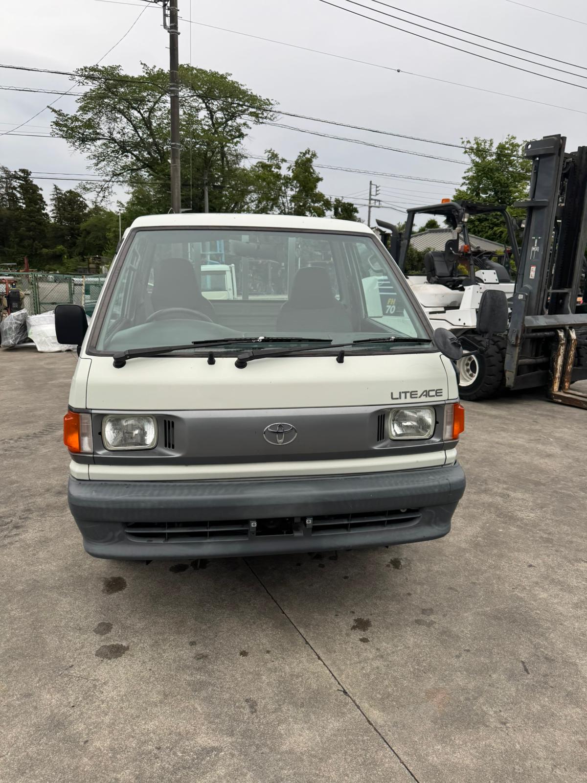 White 1999 Toyota LiteAce Truck 4x4, photo 2 of 15