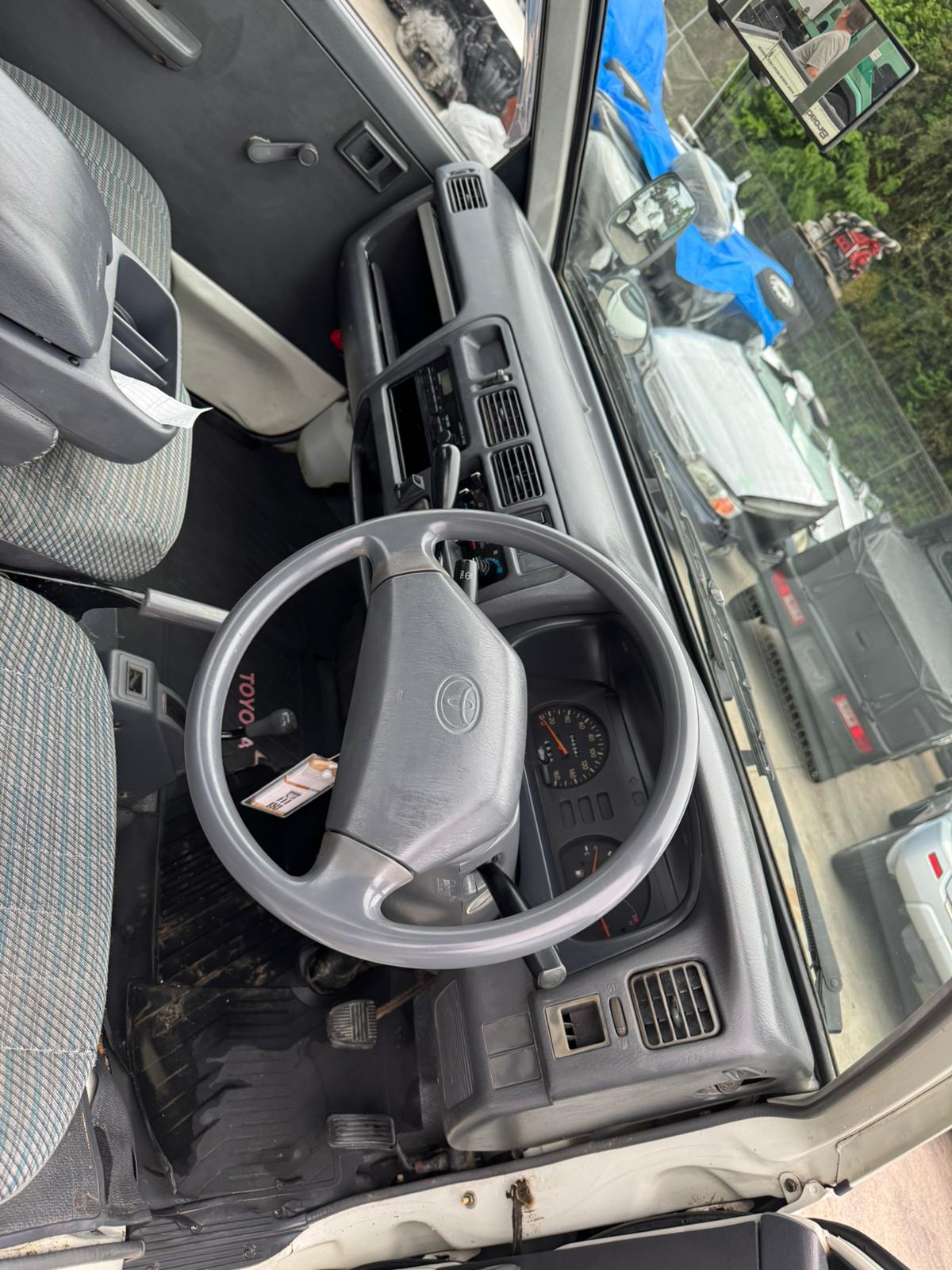 White 1999 Toyota LiteAce Truck 4x4, photo 9 of 15