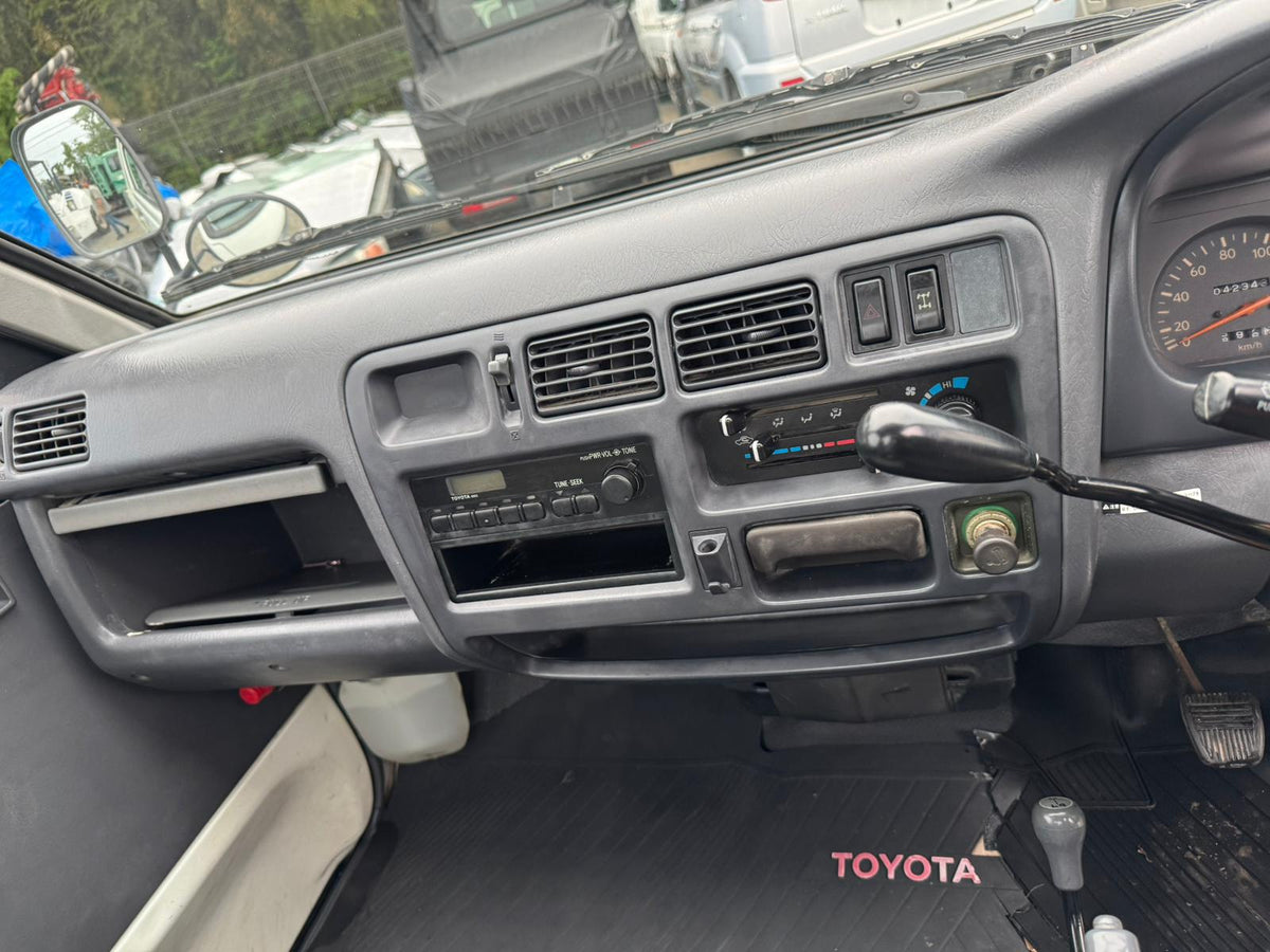 White 1999 Toyota LiteAce Truck 4x4, photo 11 of 15
