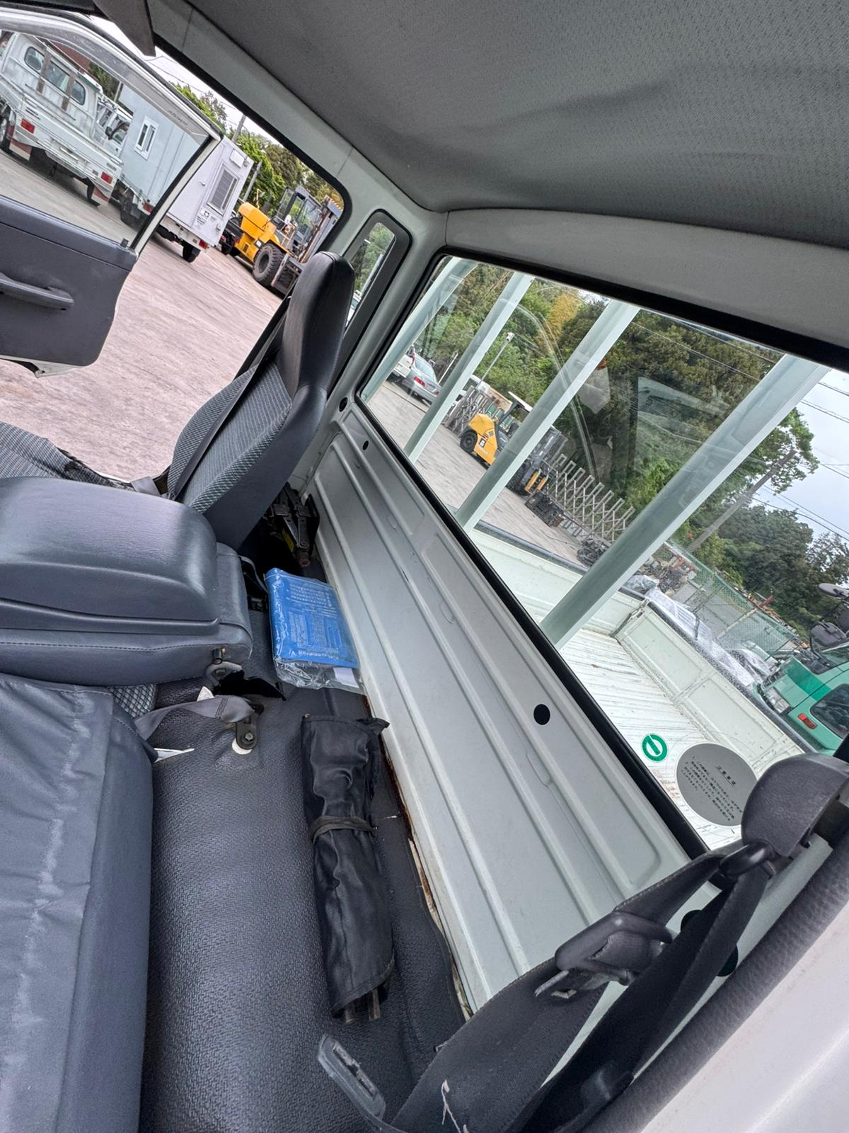 White 1999 Toyota LiteAce Truck 4x4, photo 13 of 15