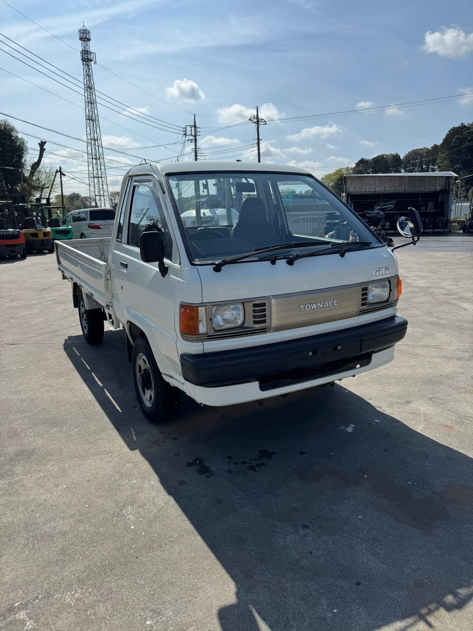 White 1996 Toyota TownAce Truck 4x4, photo 1 of 13