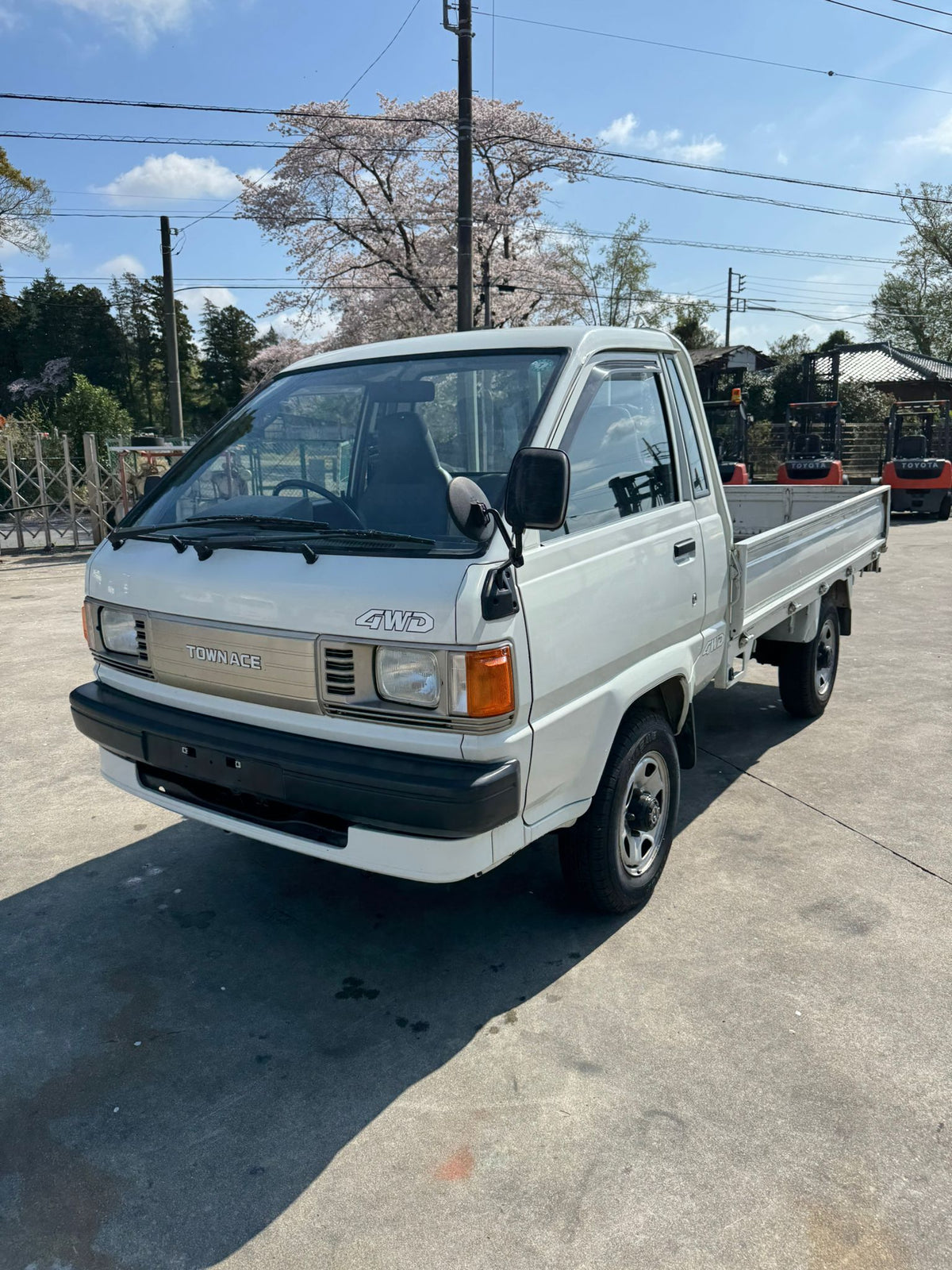 White 1996 Toyota TownAce Truck 4x4, photo 2 of 13