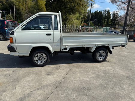 White 1996 Toyota TownAce Truck 4x4, photo 3 of 13