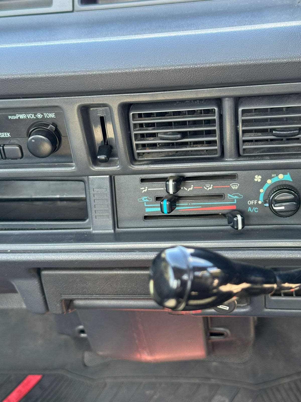 White 1996 Toyota TownAce Truck 4x4, photo 11 of 13