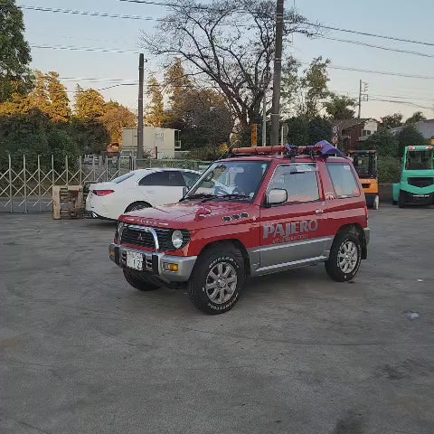 Black and red 1995 Mitsubishi Pajero SUV, video