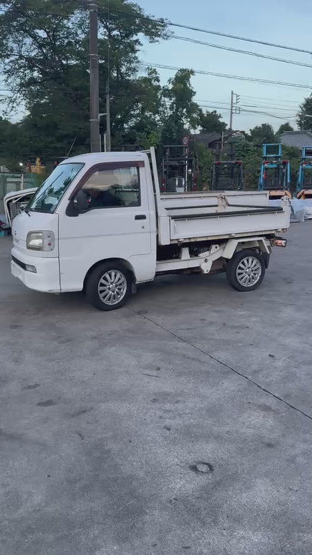 White 2000 Daihatsu Hijet Dump Truck 4x4, video 2