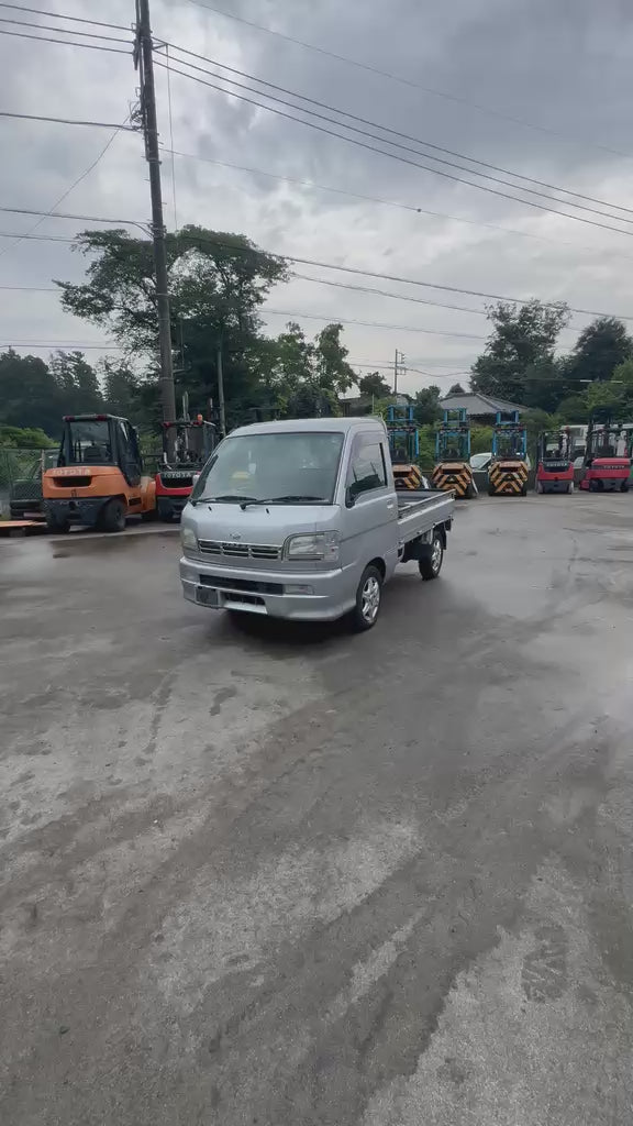 Silver 2001 Daihatsu Hijet 4x4 M/T kei truck, video